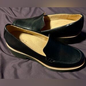 Classic preppy black Loafers